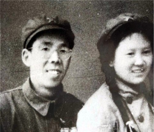段清亮，王振卿革命夫妇照片          摄于  1950年  新疆